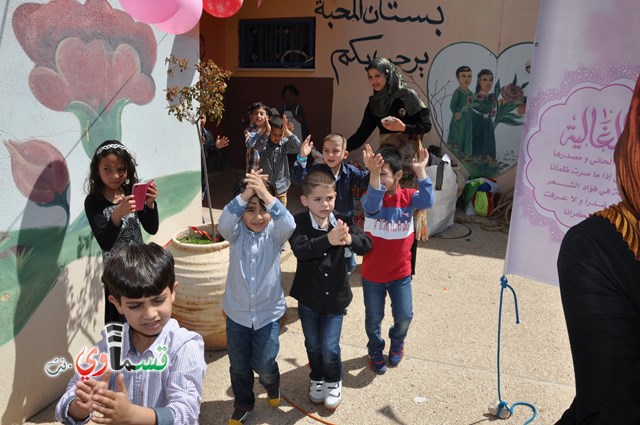 كفرقاسم – فيديو: بساتين الامل, السلام , والمحبة تحتفل بعيد الام على انغام عمو انس وجوقته ..